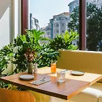 The Social Hub 4*