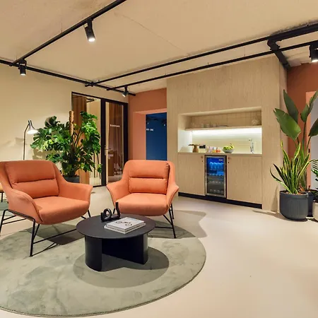 The Social Hub 4*
