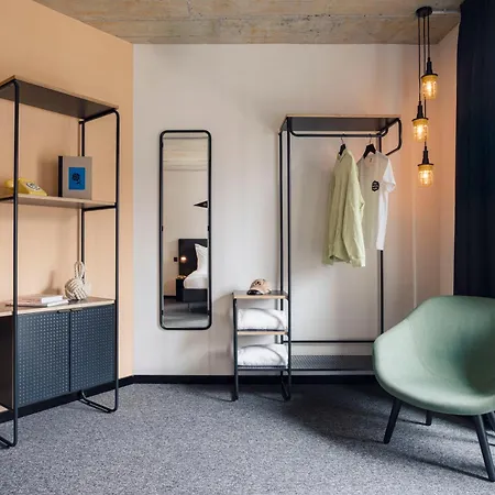 The Social Hub 4*