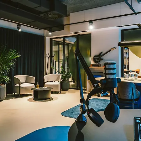 Otel The Social Hub 4*