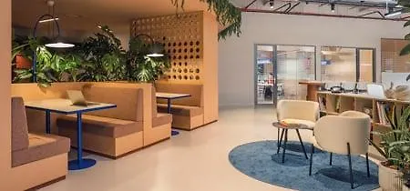 The Social Hub 4*
